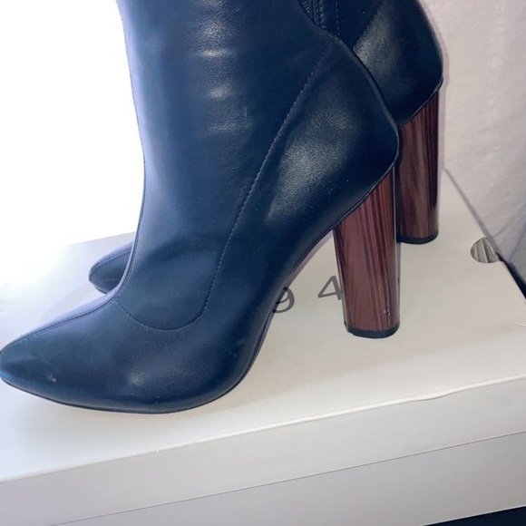 Love these boots they are so cute neat on me I never wore them but 3 times - Picture 4 of 4